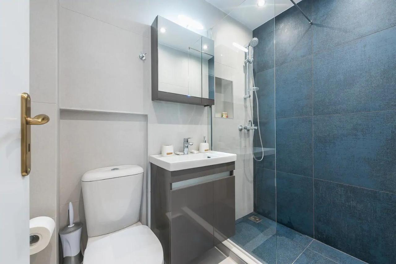 Glyfada Glass-Walled Designed Apt Athens Ngoại thất bức ảnh