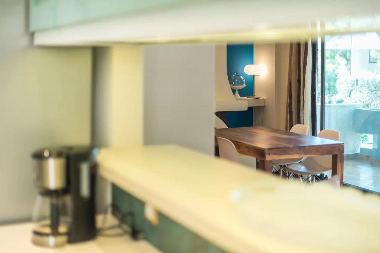 Glyfada Glass-Walled Designed Apt Athens Ngoại thất bức ảnh